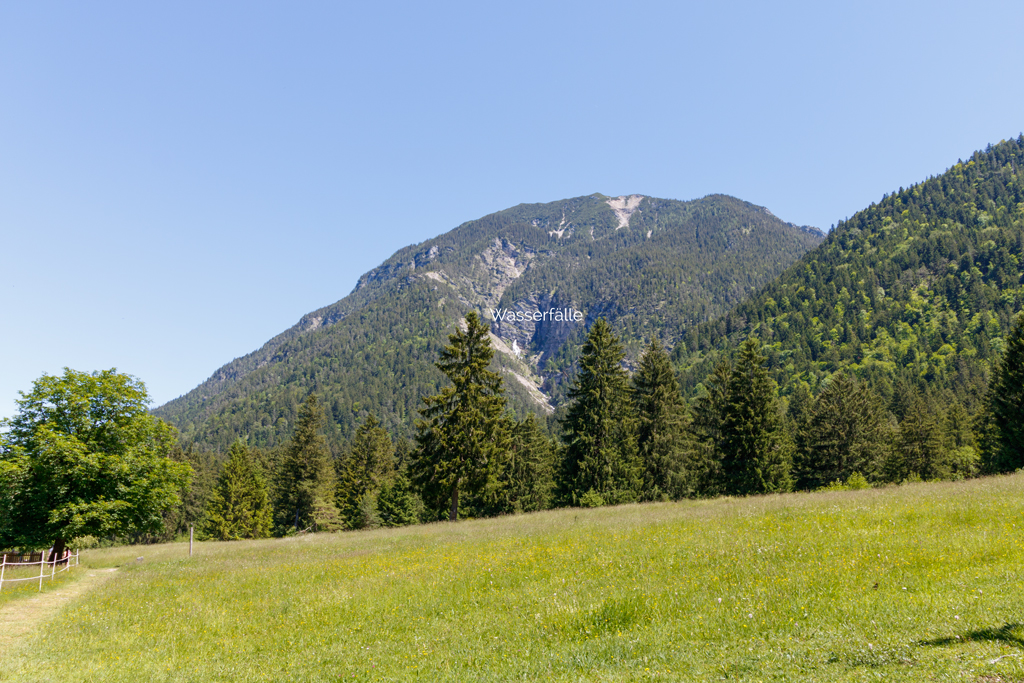 Kuhfluchtwasserfaelle in der Felswand
