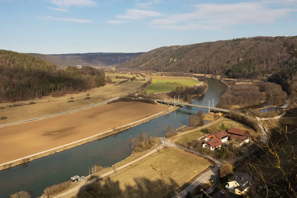 Aussicht vom Kirchfelsen am Schloss Eggersberg Altmühltal
