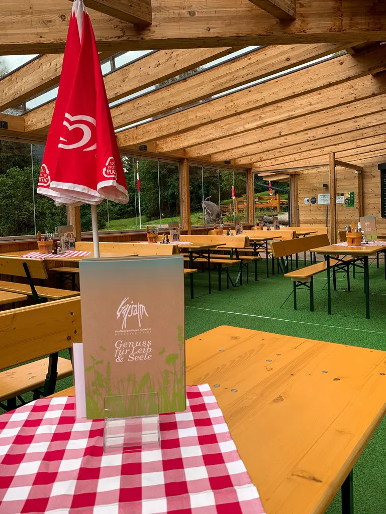 Schöner großer Wintergarten der Gaisalm