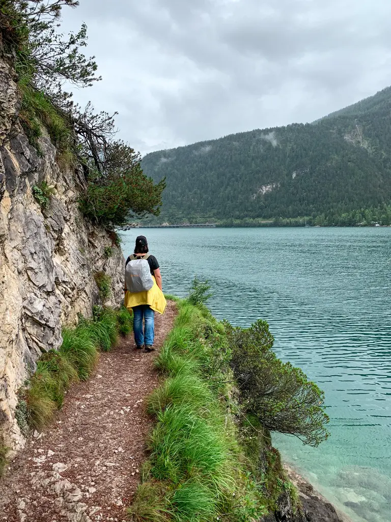 Wanderweg zur Gaisalm auf dem Westuferdes Achensees