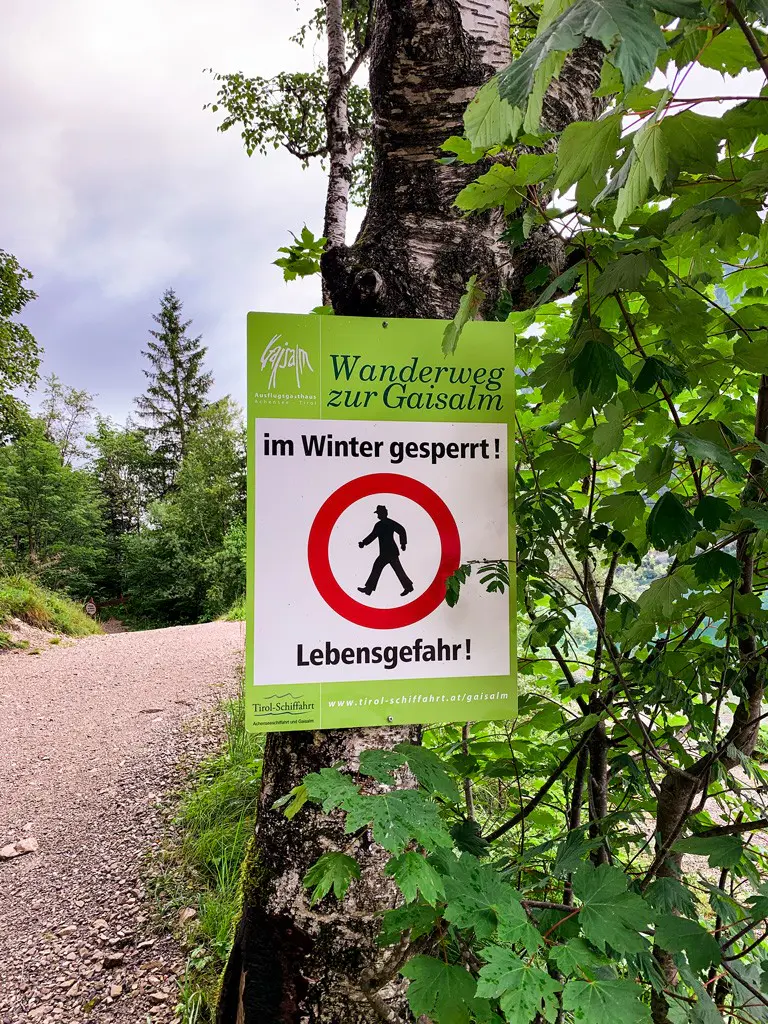 Hinweisschild Wanderweg Gaisalm
