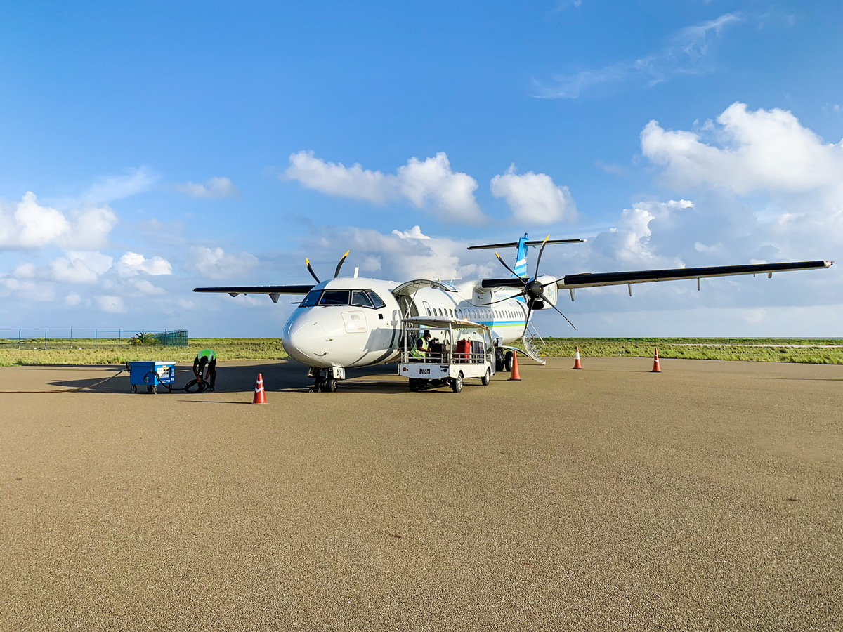 Flugzeug von Malé nach Dharavandoo