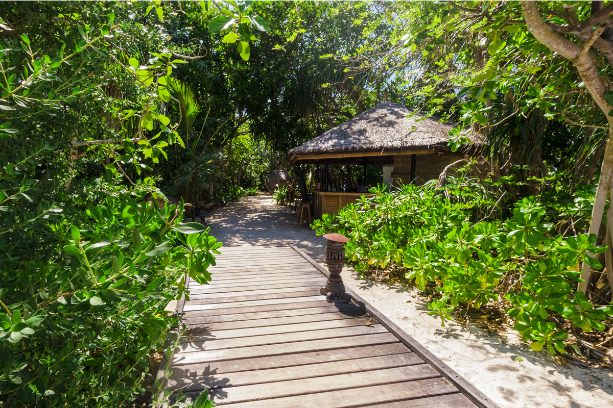 Handhuvaru Bar Reethi Beach Resort