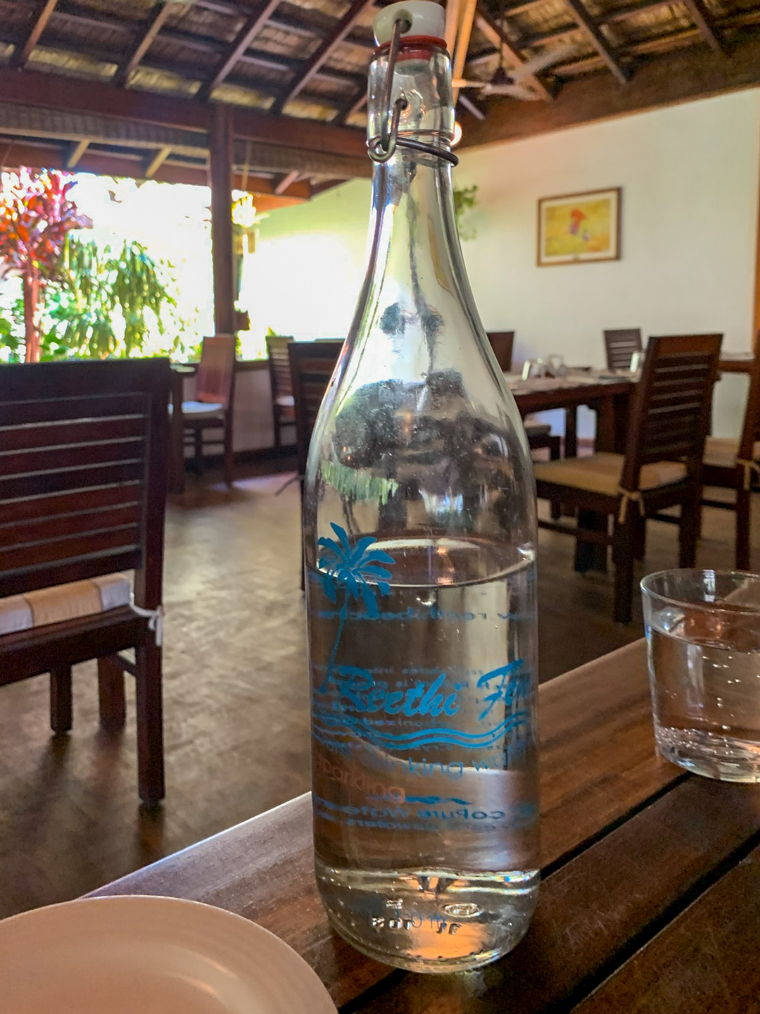 Nachhaltige Wasserflaschen Reethi Beach Resort Malediven