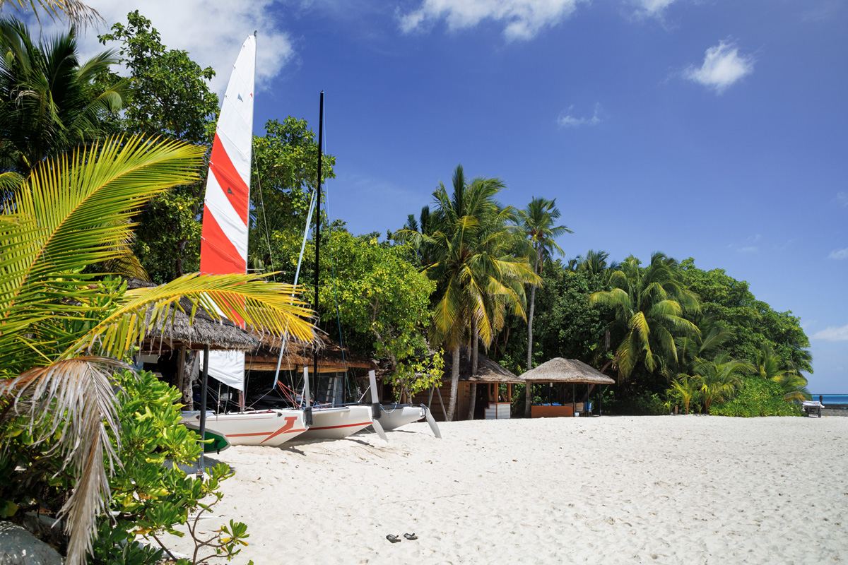 Rija Bar Reethi Beach Resort