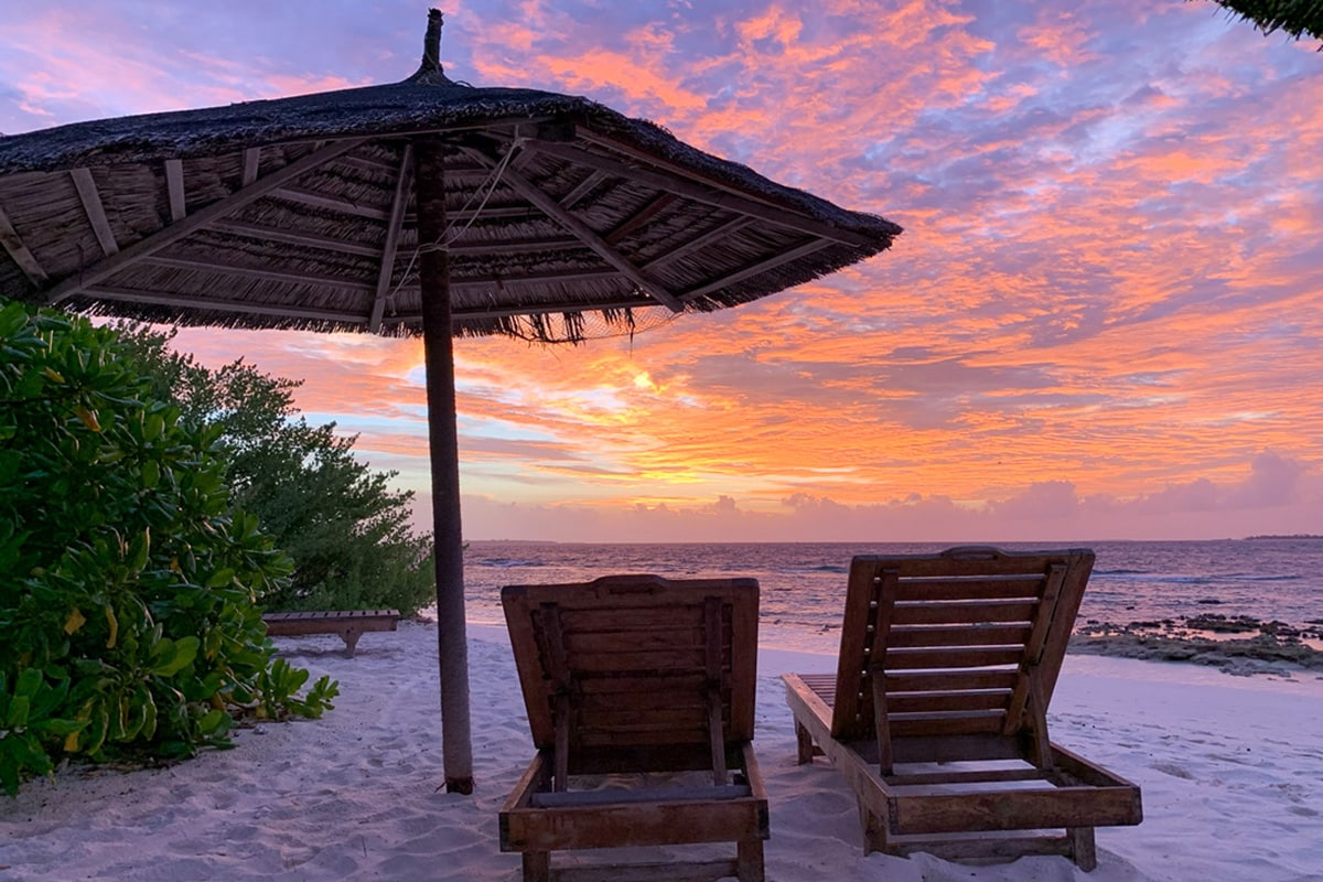 Sonnenuntergang am Strand Malediven