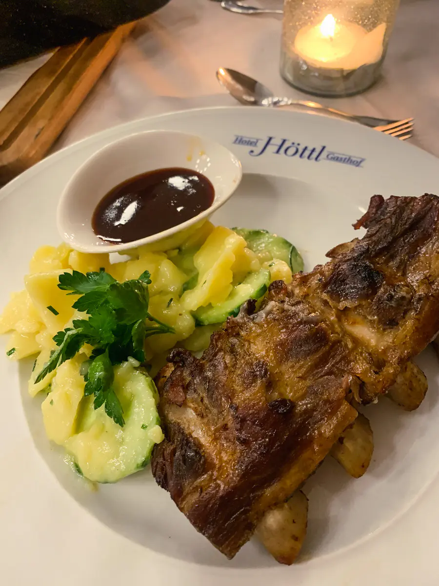 Ripperl Satt Essen im Hotel Höttl