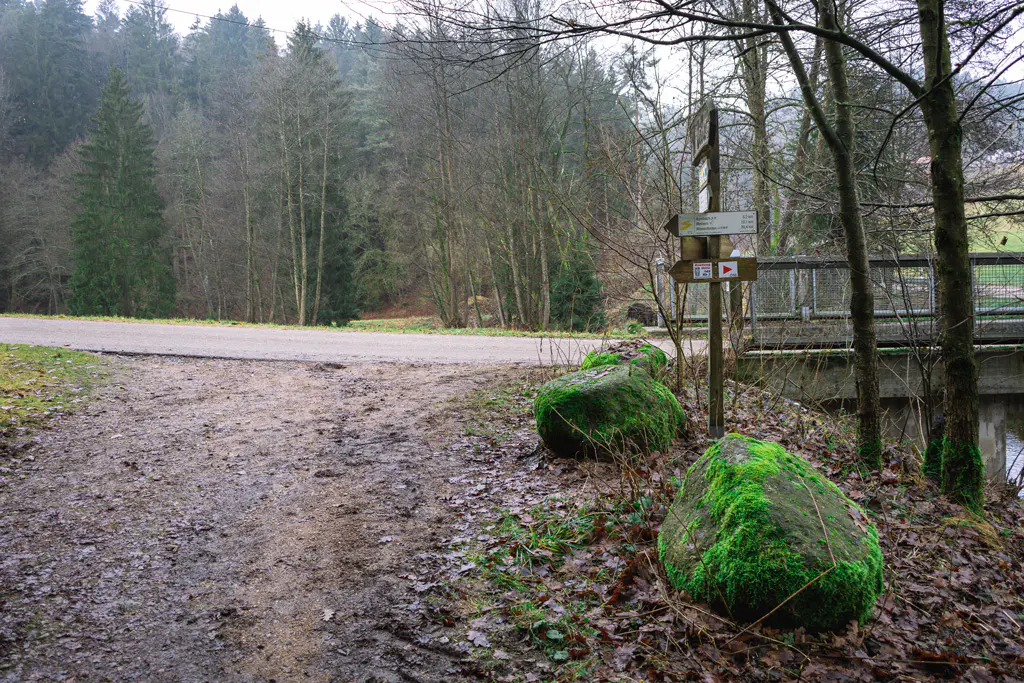 Wegkreuzung-an-der-Eisenbruecke