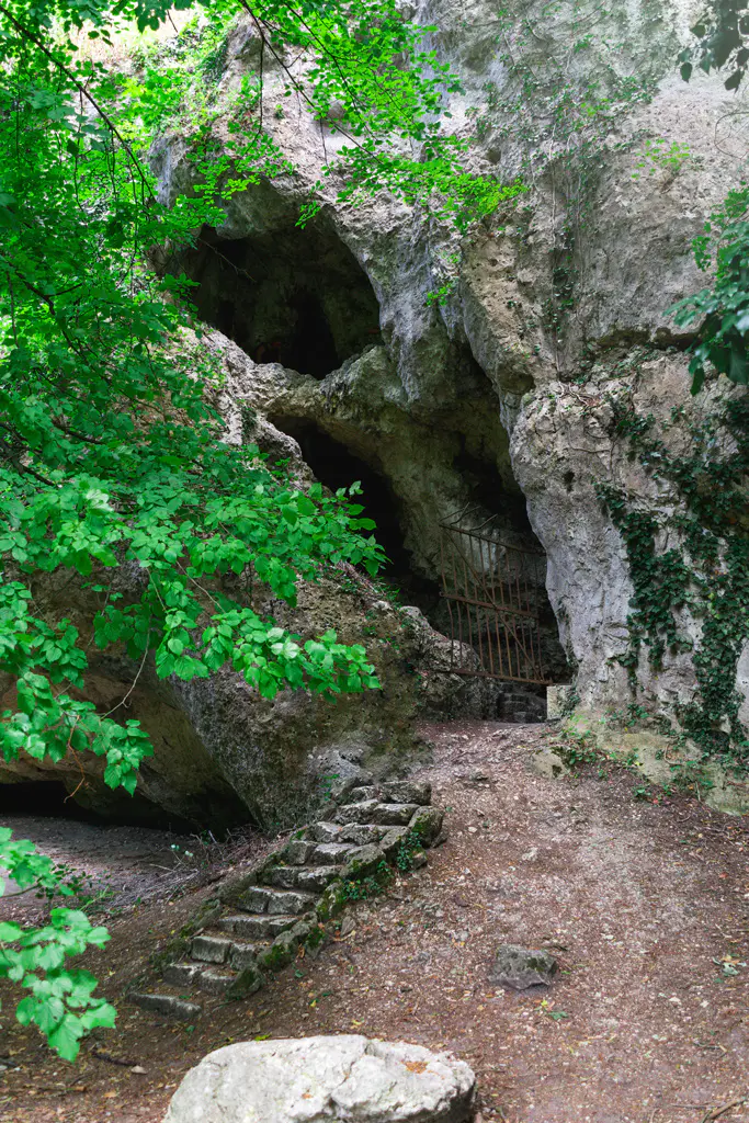 Kleine Höhle-am-Weltenburger-Höhenweg-Nr.-1
