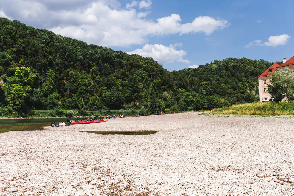 Kiesstrand am Kloster Weltenburg