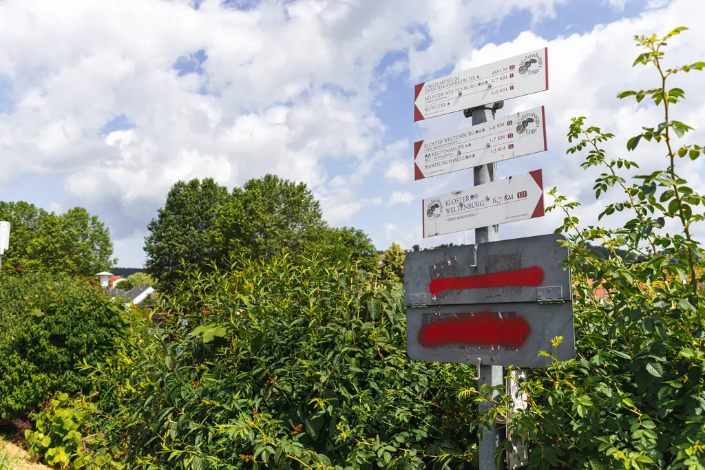 Wegweiser Kelheim zum Kloster Weltenburg