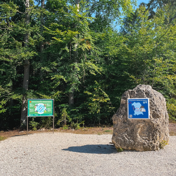 Geografischer Mittelpunkt von Bayern in Kipfenberg im Altmühltal