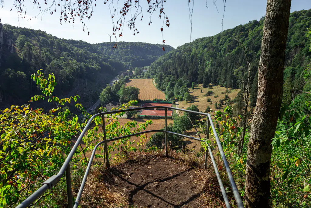 Schöner Aussichtspunkt auf dem Altmuehltal-Schlaufenweg 16