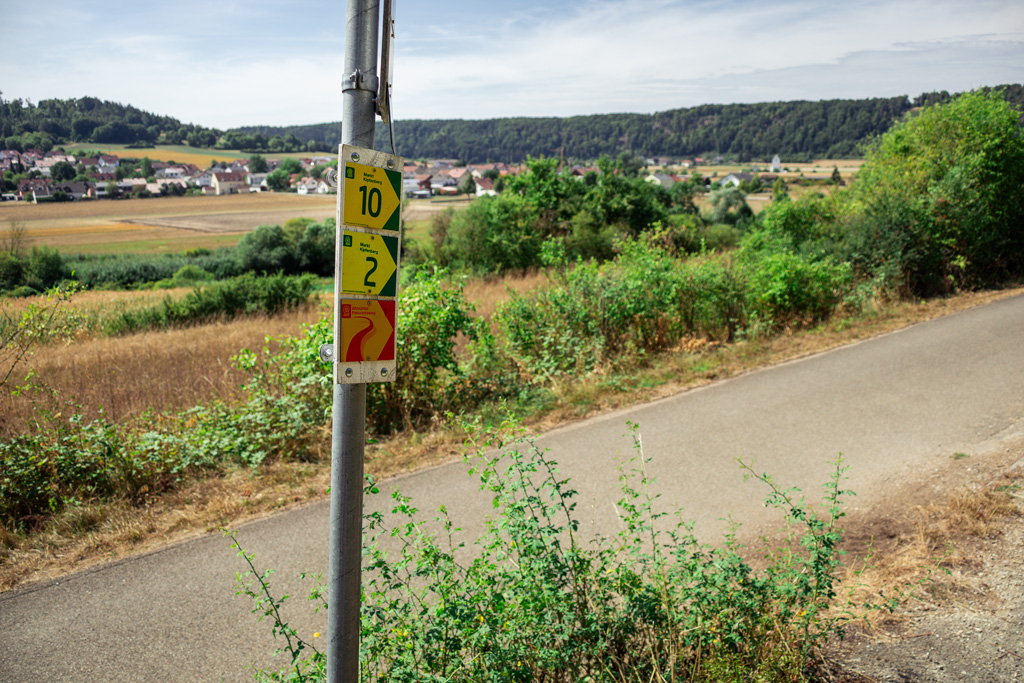 Wegweiser vor Böhming zur Arnsberger Leite