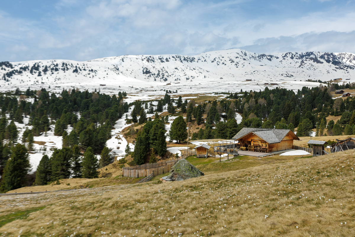 Marzuner Schupfe mit Schaubrennerei Dolomiten
