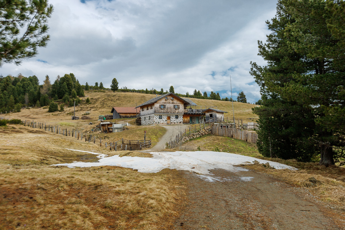 Marzuner Schupfe mit Schaubrennerei