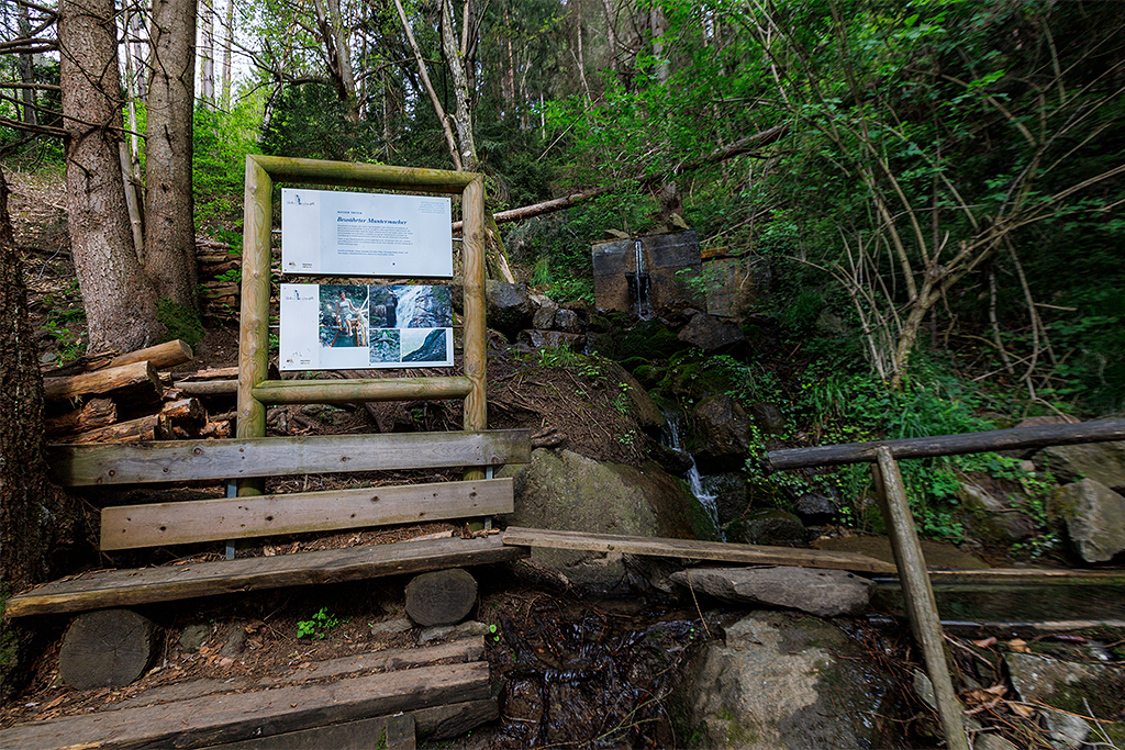 Wassertreten an den Wasserfällen