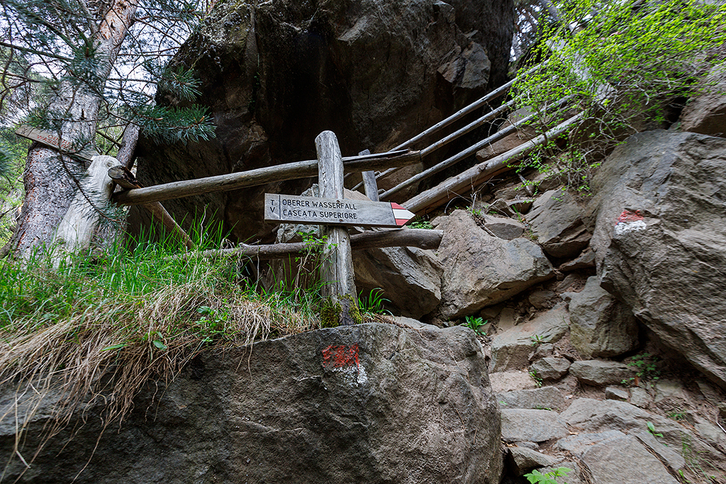 Wegmarkierung zum Oberen Wasserfall