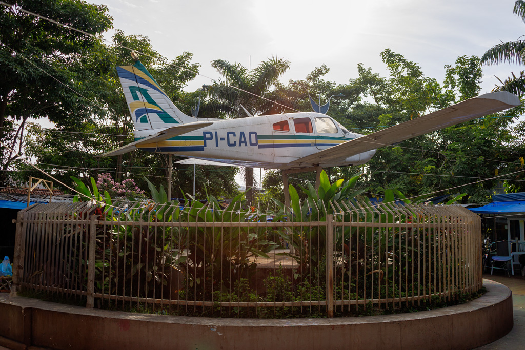 Flugzeug am Marktplatz in Tefe