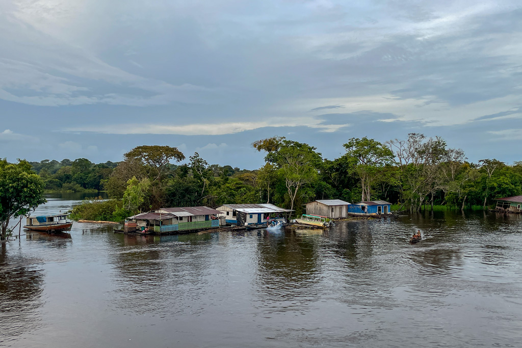 Häuser vor der Stadt Jutai