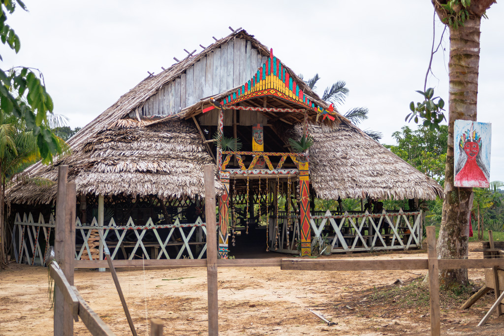 Hütte des Volkes Ticuna im Amazonas