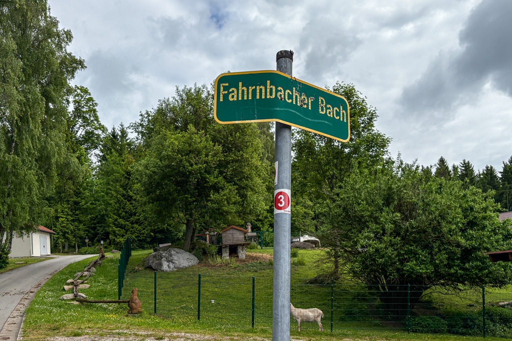 Schild Fahrnbacher Bach