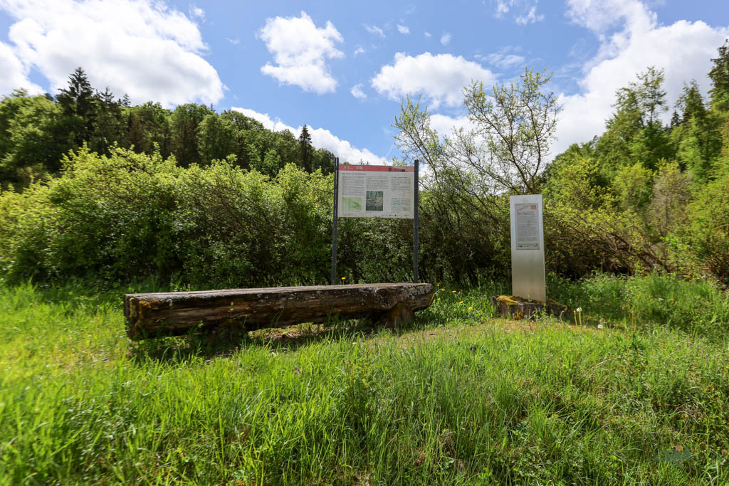 Rastplatz mit Infotafeln über den Limes und des Gläserner Schutzschild in Schafhausen bei Kinding