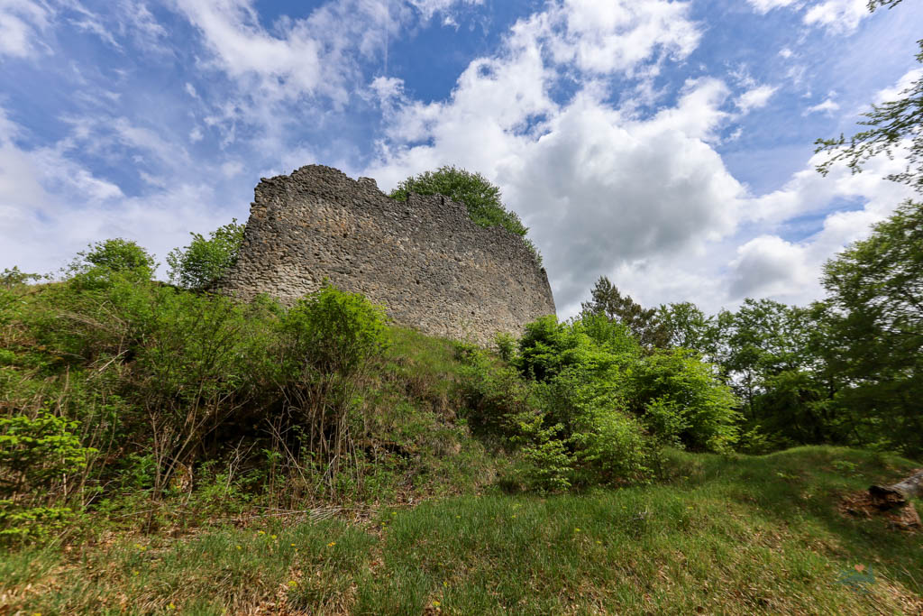 Burgmauer der Ruine Stossenberg-Rundeck