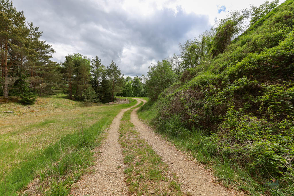 Weg zur Burgruine Stossenberg-Rundeck